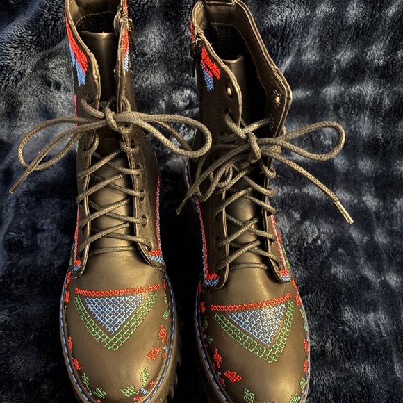 Farm Rio Black Mid Boots Heart Stitched Lace Up - Picture 11 of 16